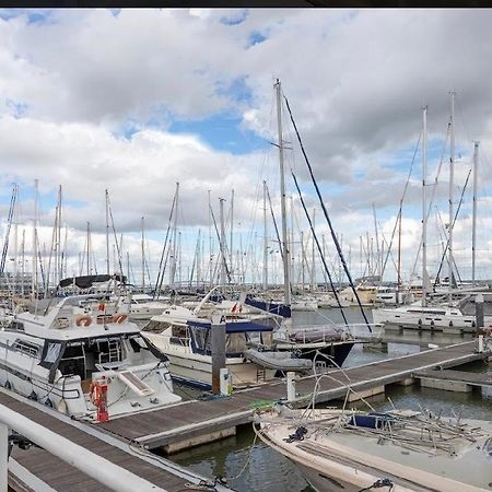 Отель Beautiful And Magnific Yacht Лиссабон Экстерьер фото