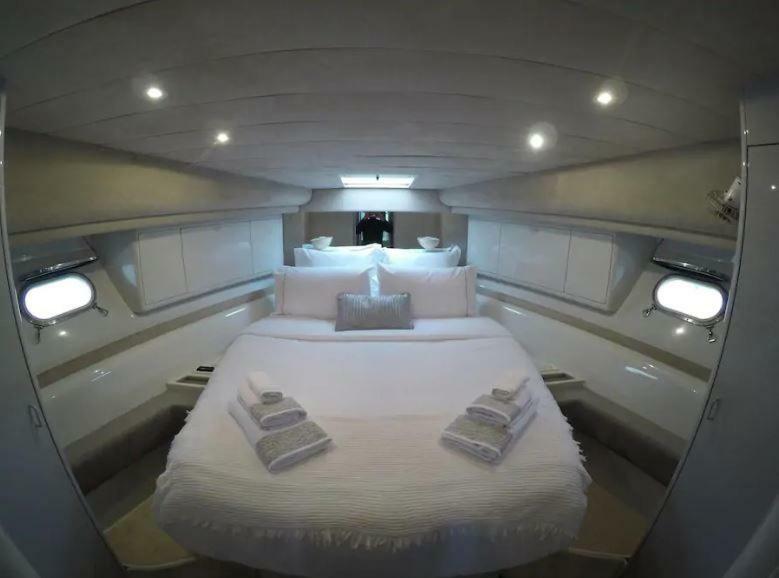 Отель Beautiful And Magnific Yacht Лиссабон Экстерьер фото